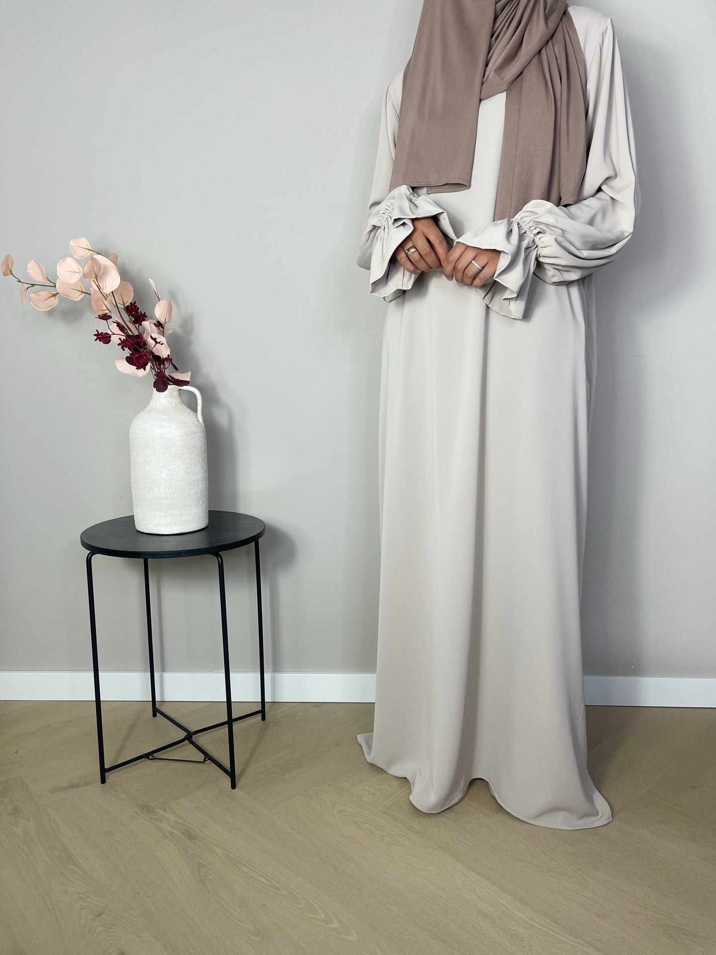 Abaya met elegante mouwtjes - Soft taupe - Hijab Boutique