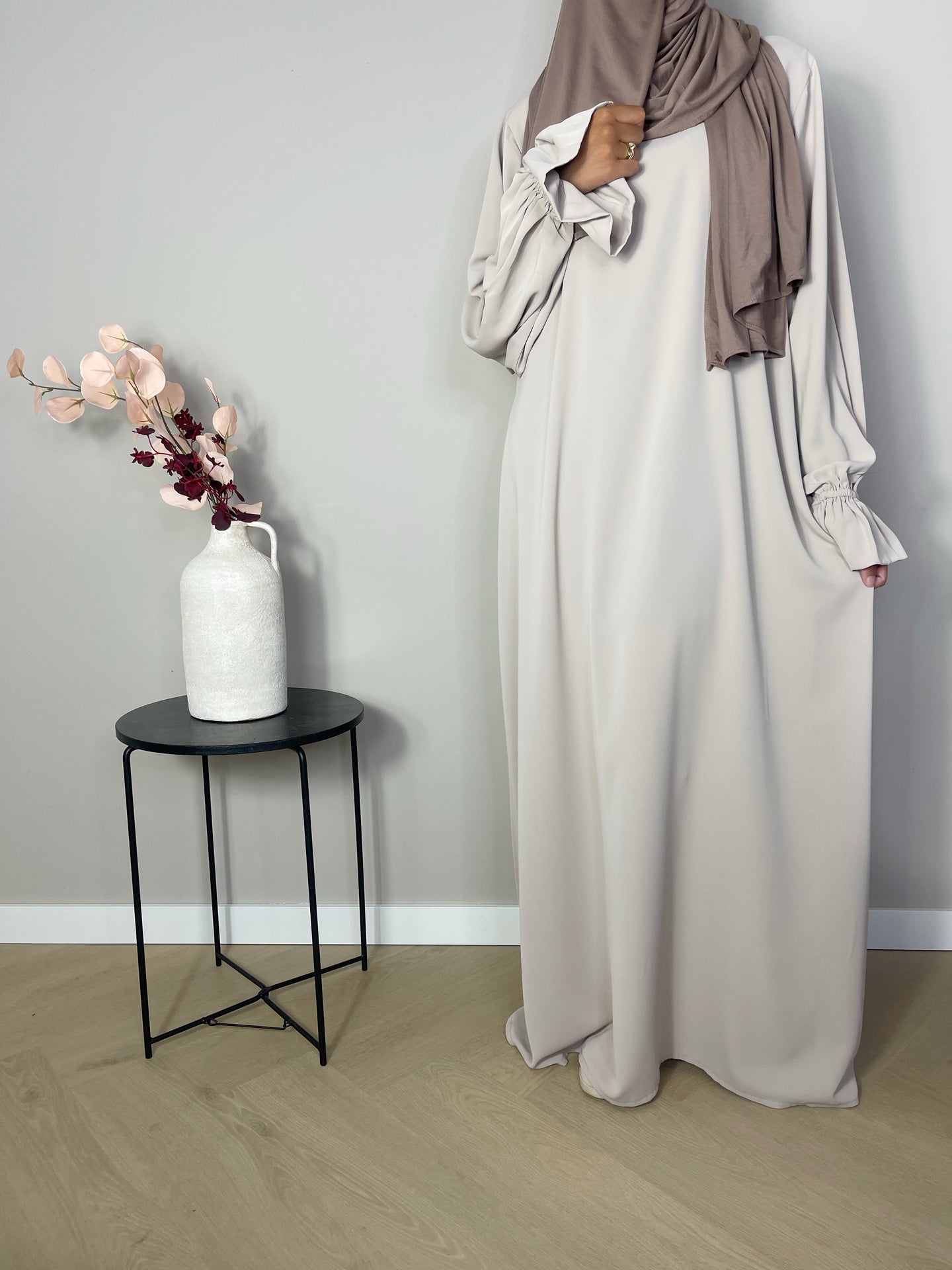 Abaya met elegante mouwtjes - Soft taupe - Hijab Boutique