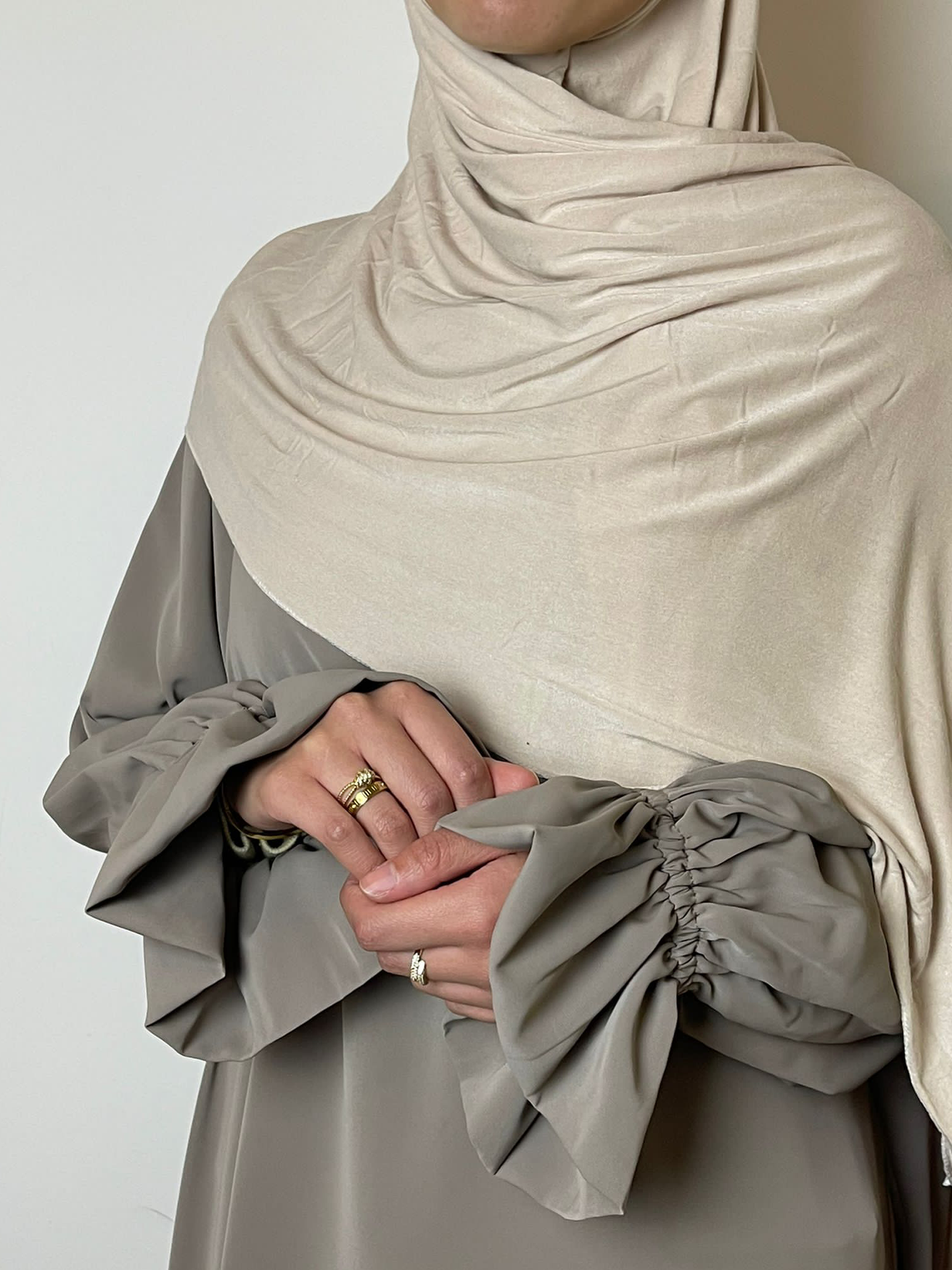 Abaya met elegante mouwtjes - Dark Taupe - Hijab Boutique